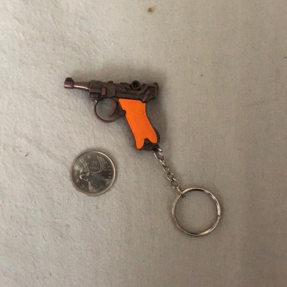 gun keychain/toy - Picture 1 of 3